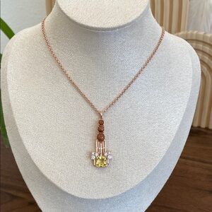 Elegant Gold Pendant Necklace